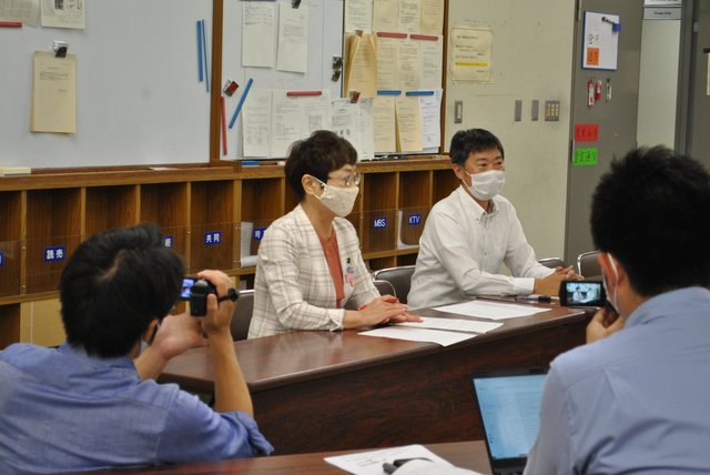 記者会見.jpg